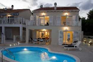 Click on photo to enlarge view Villa with swimming pool in Sumartin on Brac Island