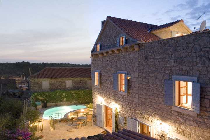 Villa con piscina nel paese di Milna sull'isola di Brac