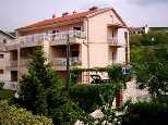 Kuća br.329, 3 apartmana za 4-8 osoba