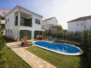 Clicca la foto per ingrandirla Villa con piscina nel paese di Hvar