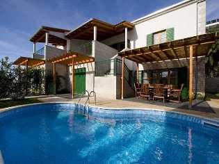 Clicca la foto per ingrandirla Villa con piscina nel paese di Hvar