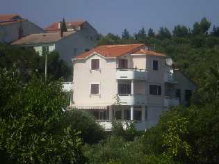 Kuća br.314, 4 apartmana i 4 sobe za 2-5 osoba