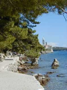 Walkway by the central beach